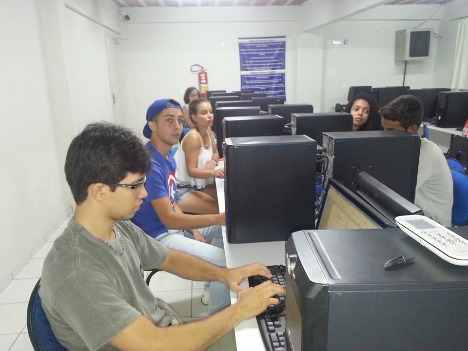 Alunos dos cursos gerenciais participam de Curso Intensivo de Informática