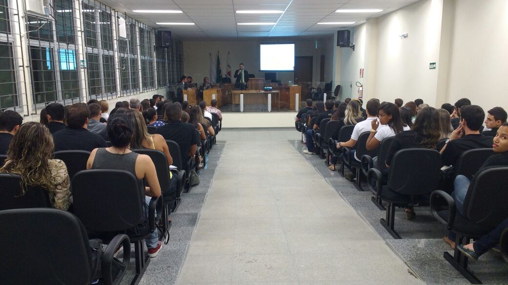 Alunos do curso de Direito do Campus de Leopoldina participam de palestra sobre profissões jurídicas