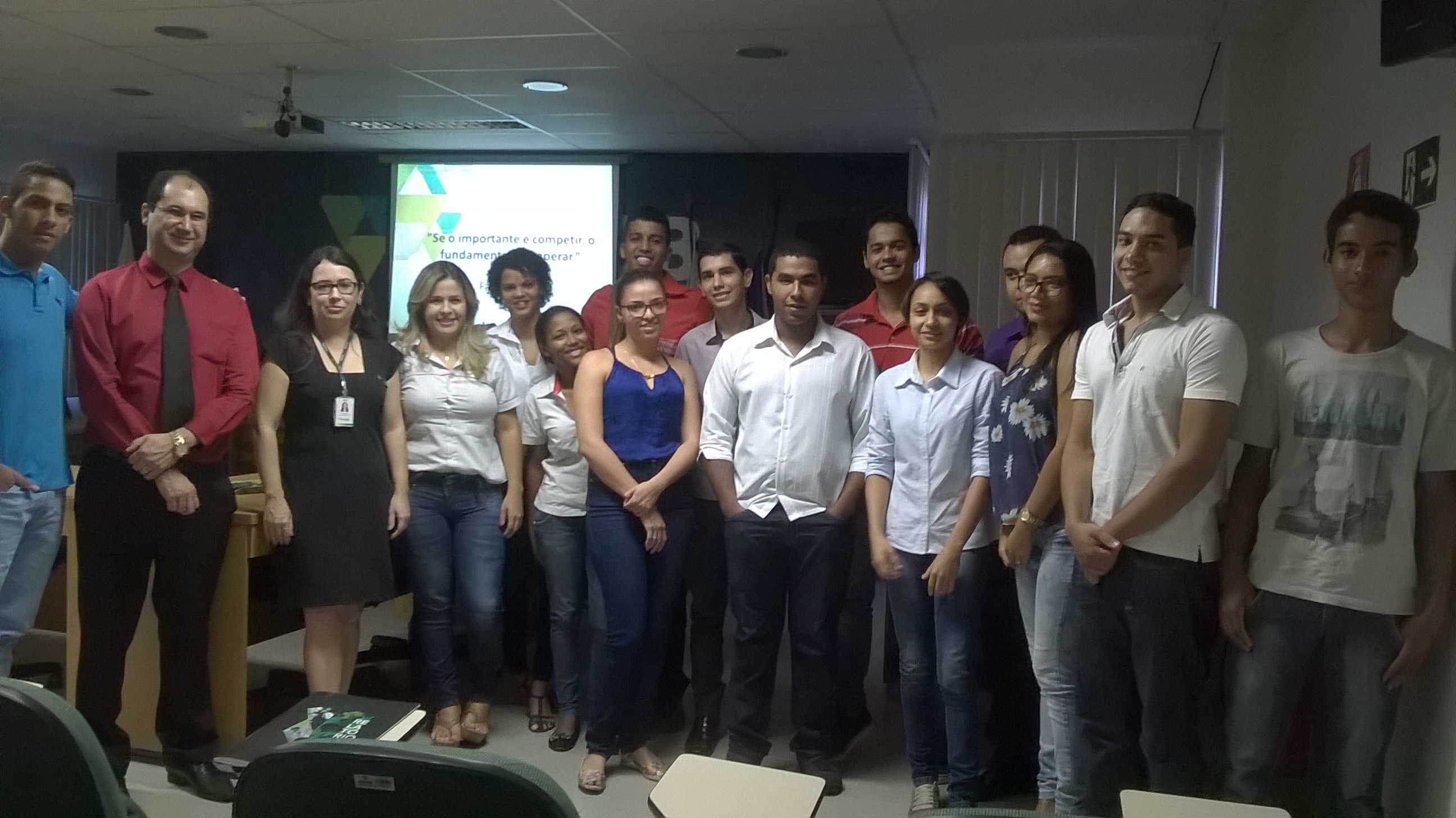 Alunos de Ciências Contábeis do Campus de Teófilo Otoni realizam visita técnica em agência