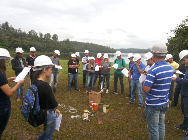 Calouros de Engenharia Civil, campus Caratinga, realizam vista técnica a Lagoa do Piau