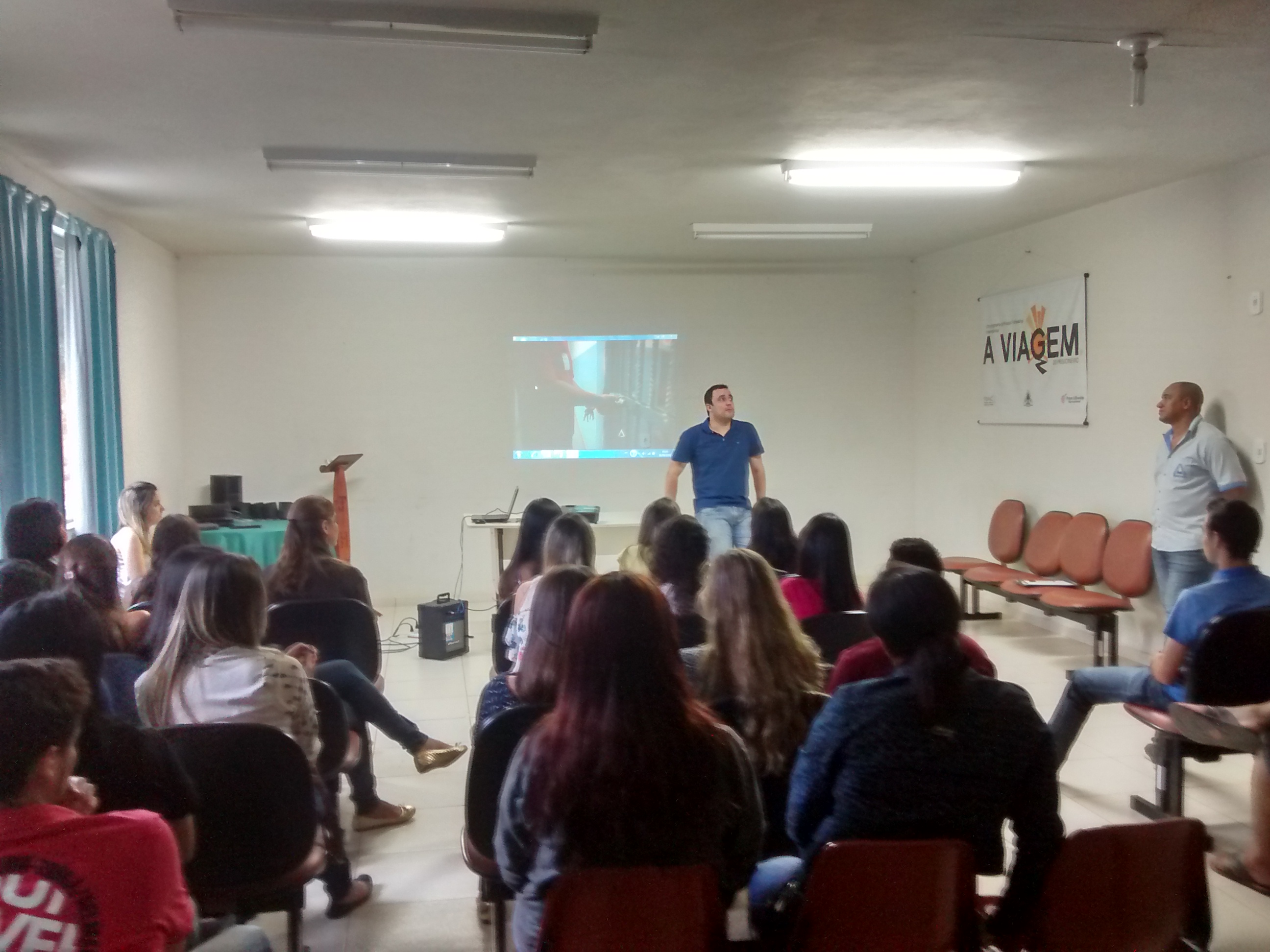 Alunos do curso de Direito da Doctum Manhuaçu fazem visita técnica à APAC