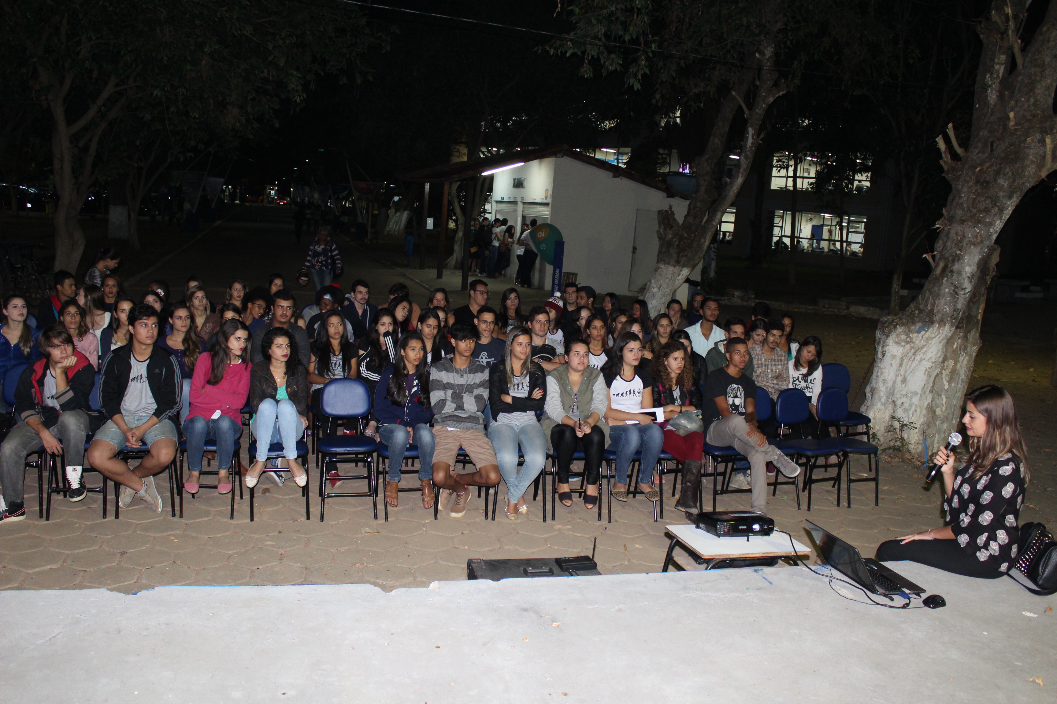 Alunos de Arquitetura participam de concurso na unidade de Teófilo Otoni