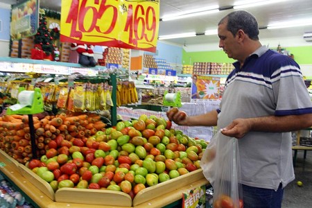 Cesta básica da classe média capixaba registra queda de 0,01% em abril