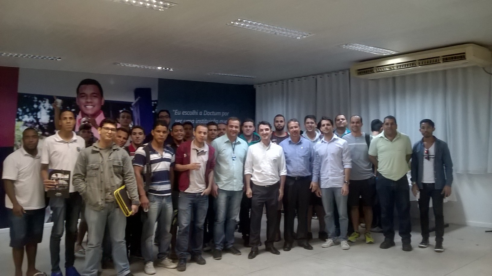 Alunos das Engenharias de Produção e Elétrica de Vitória participam de palestra sobre Fabricação de Geradores de Energia