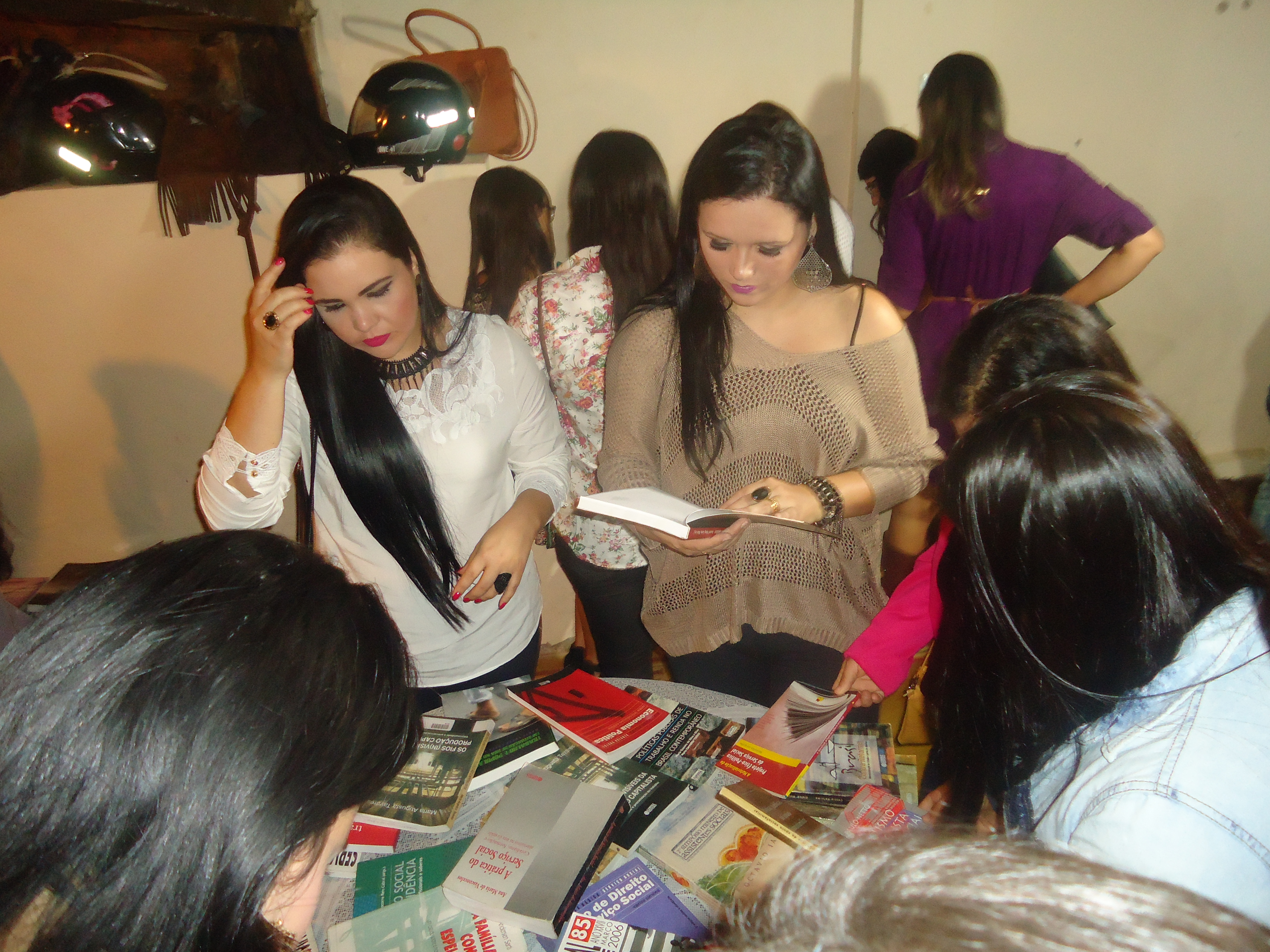 “Chá com livros” marca evento do Curso de Serviço Social