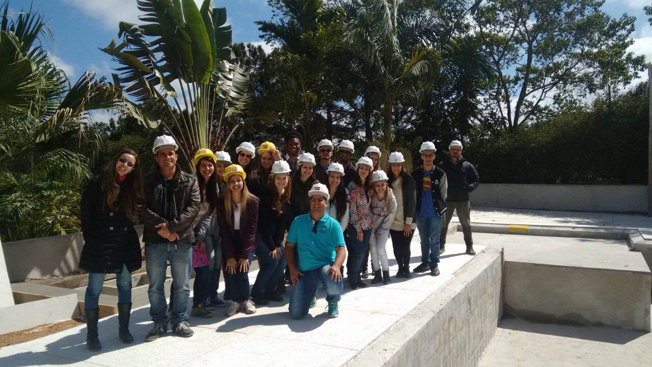 Alunos de Arquitetura da Doctum realizam visita técnica na Mostra Casa Design em Juiz de Fora