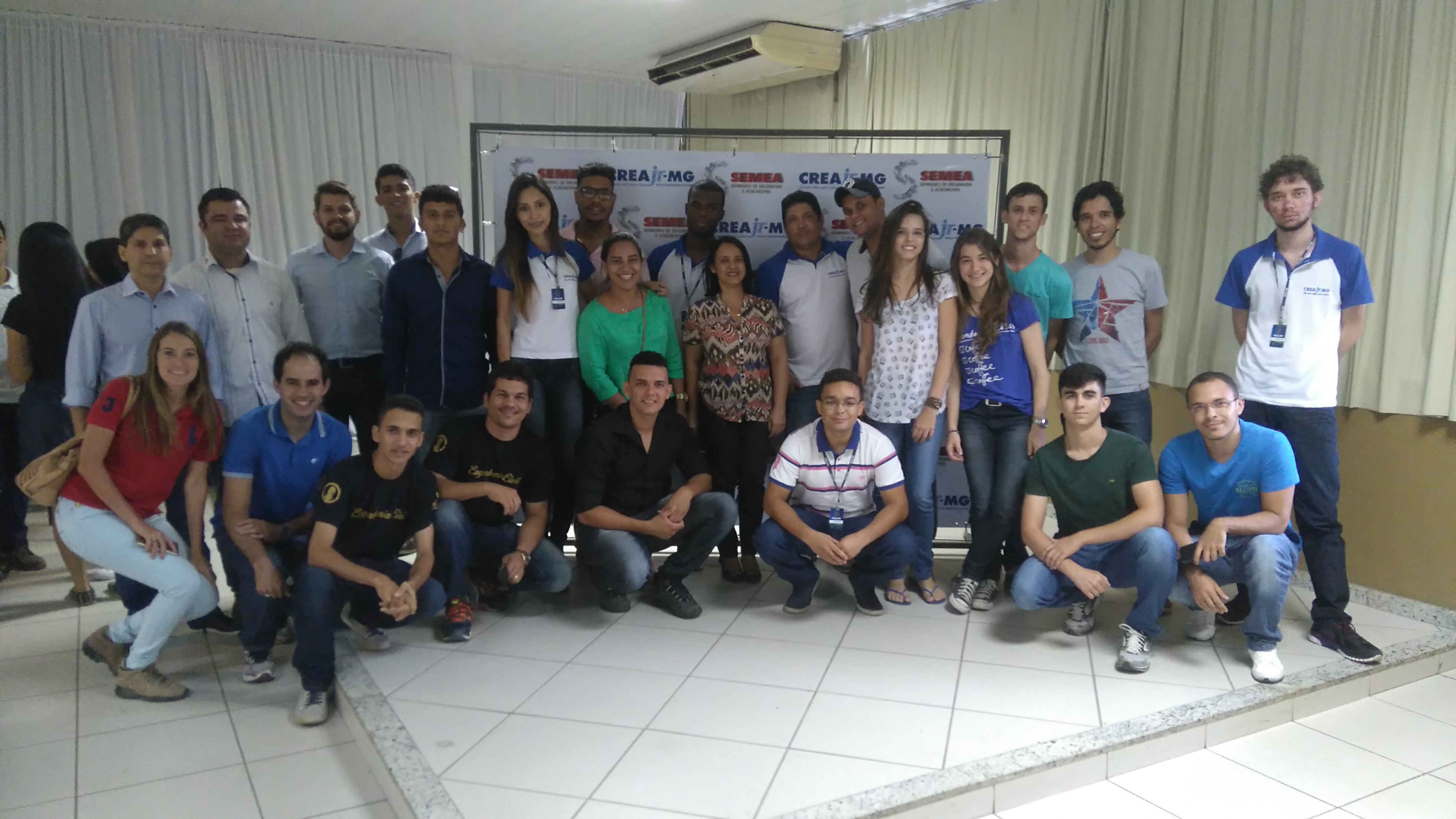 Curso de Engenharia Civil participa do SEMEA em Governador Valadares