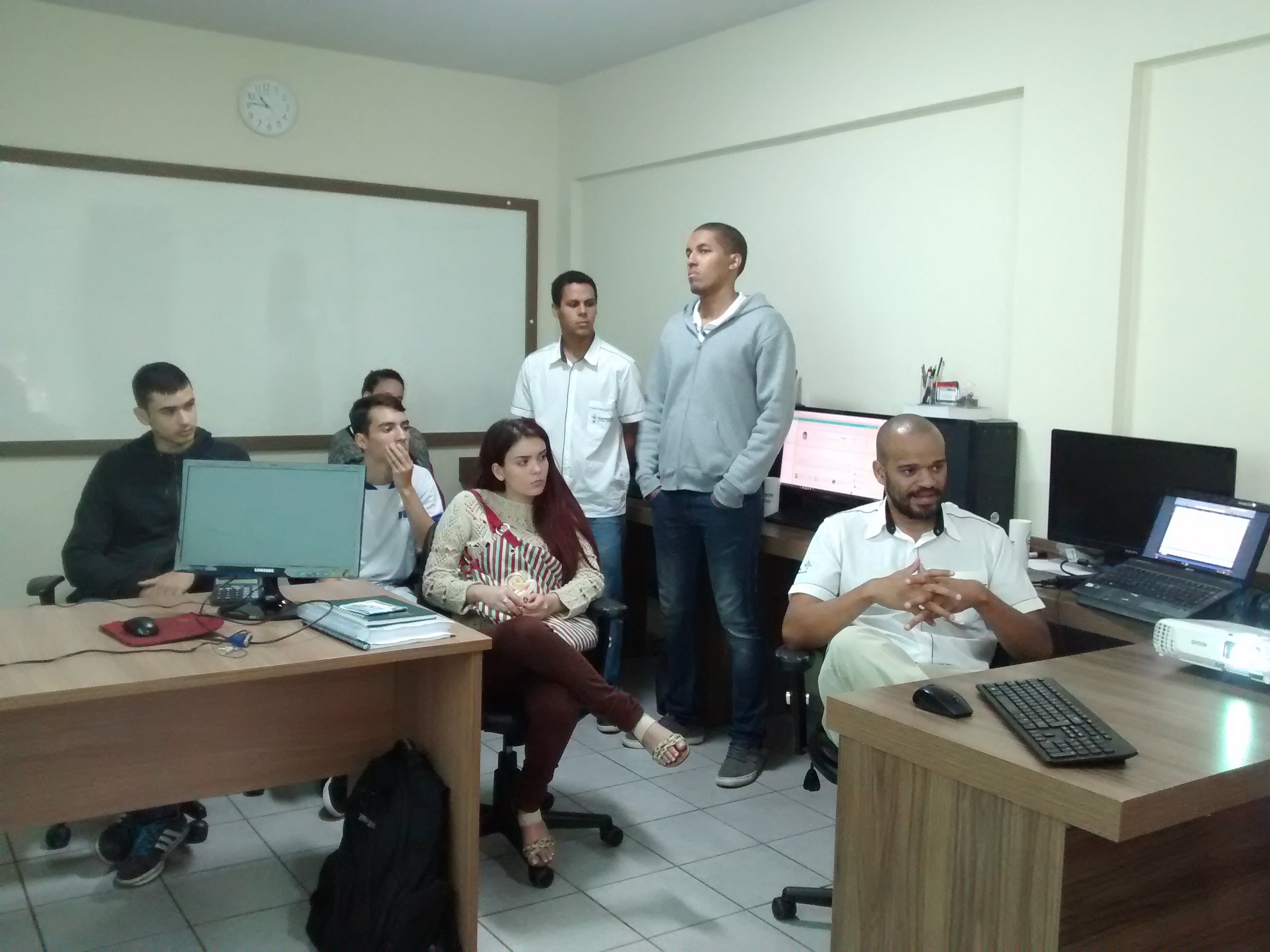 Alunos da Escola Técnica JK, em Ipatinga, visitam empresa de desenvolvimento de software