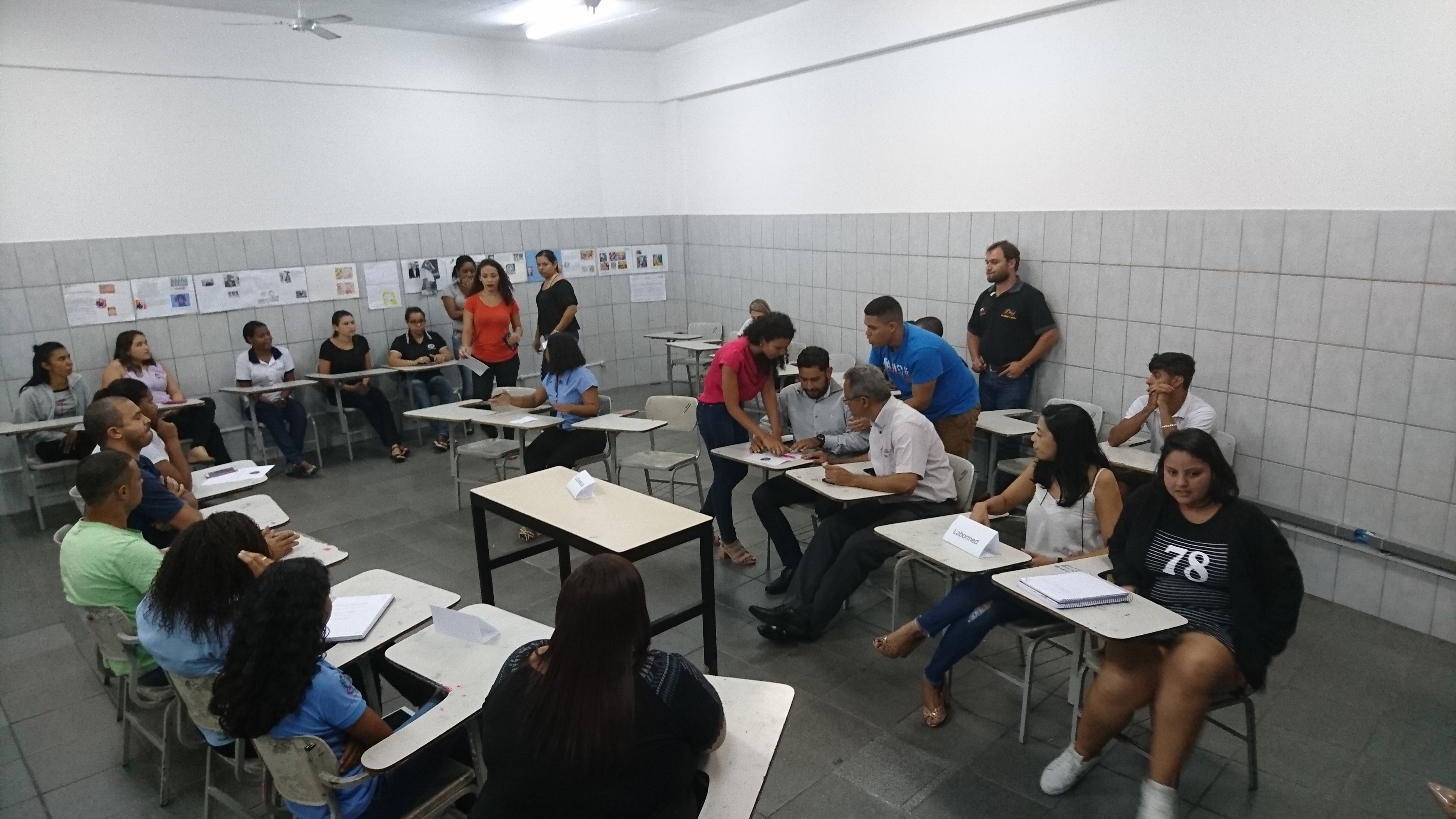 Alunos de Administração de Vila Velha vivenciam experiência prática de Negociação Empresarial