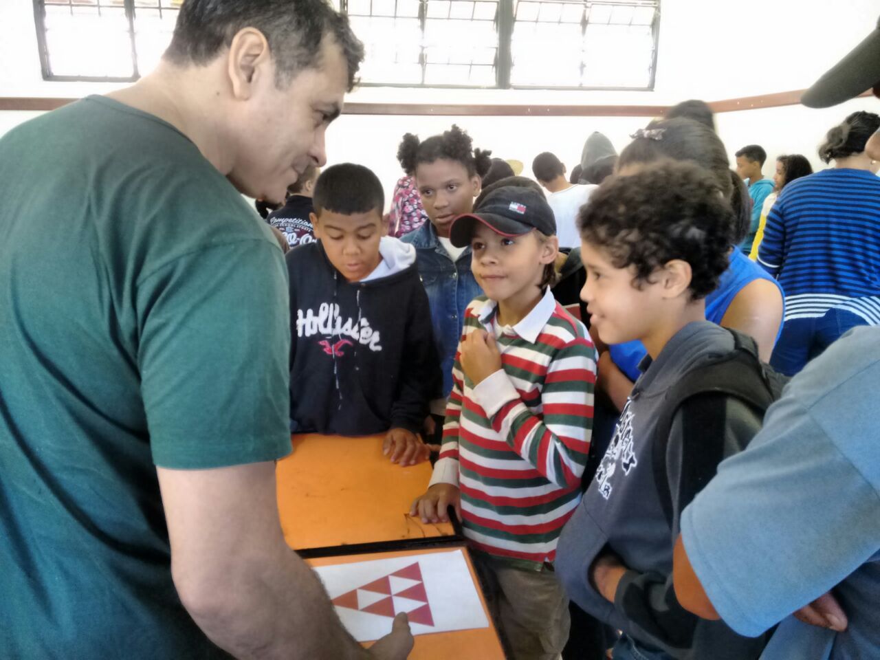 Alunos e professores do curso de Matemática, Campus Ipatinga, participam de projeto em escola de Antônio Dias