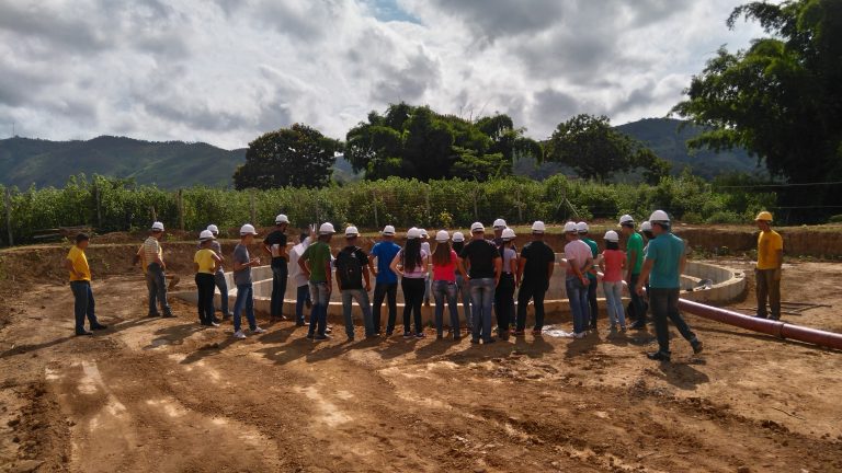 Alunos de Engenharia Civil participam de Visita Técnica em Itambacuri ...
