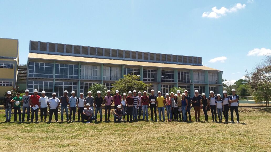 Acadêmicos de Engenharia Civil da FIC visitam Campus Piau