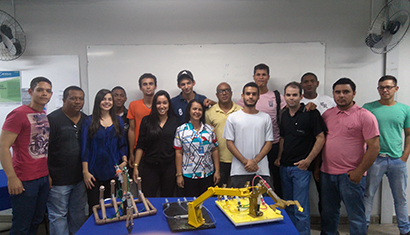 Alunos de Engenharia Civil participam de apresentação competitiva na unidade de Teófilo Otoni