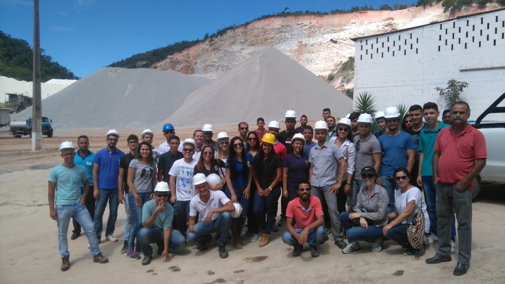 Alunos de Engenharia Civil participam de visita técnica na empresa ...