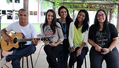 Intervalo Cultural marca a manhã com muita música na Unidade Teófilo Otoni