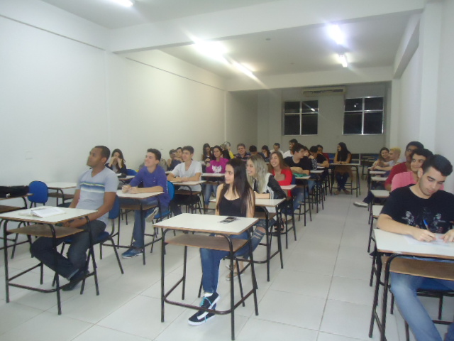 Estudantes do Ensino Médio assistem aula de Direito na Doctum Leopoldina