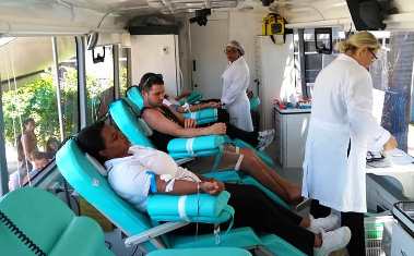 Alunos de Enfermagem e Administração realizam doação de sangue