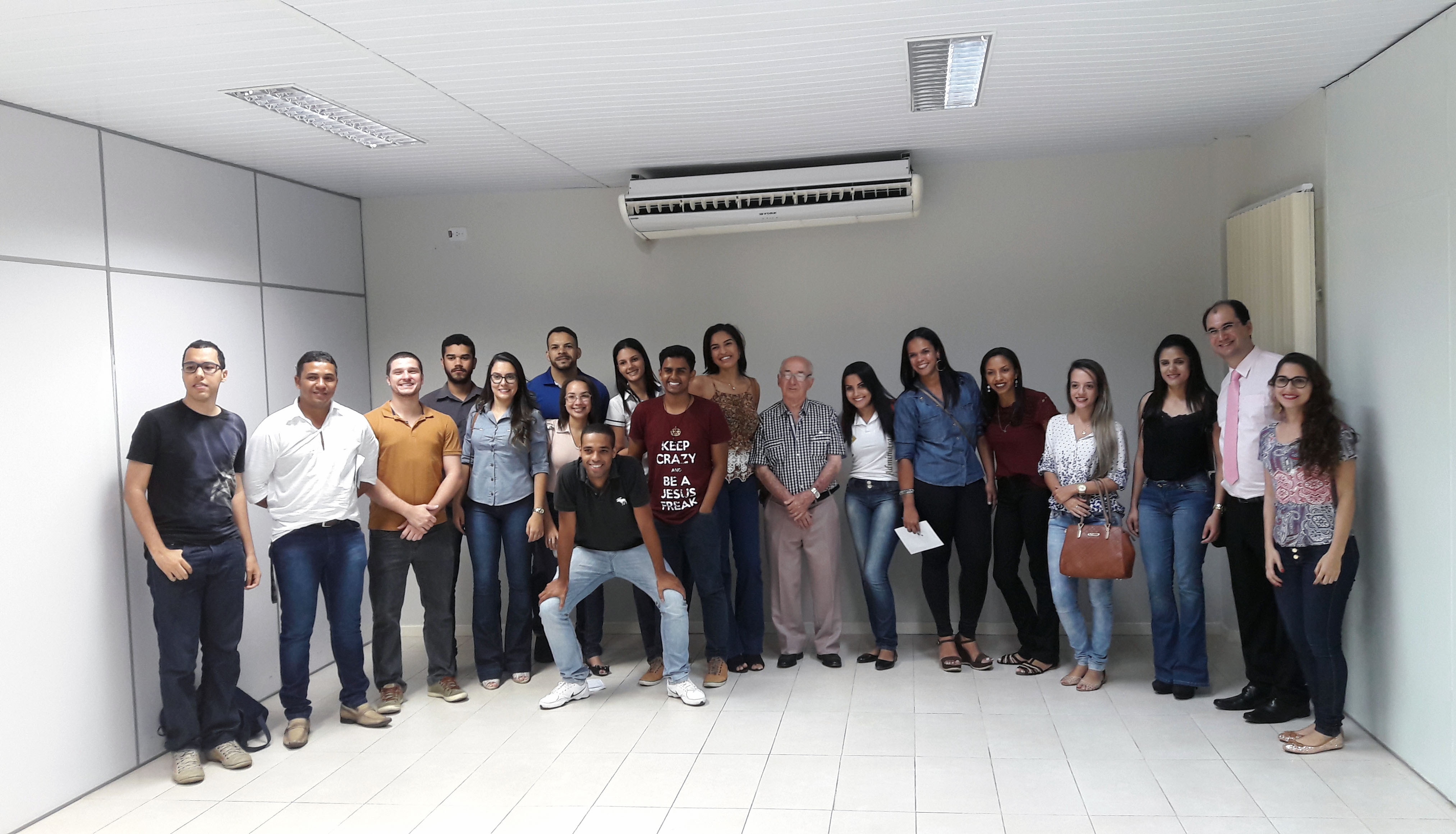 Curso de Administração de Teófilo Otoni realiza visita técnica no Sicoob Credivale