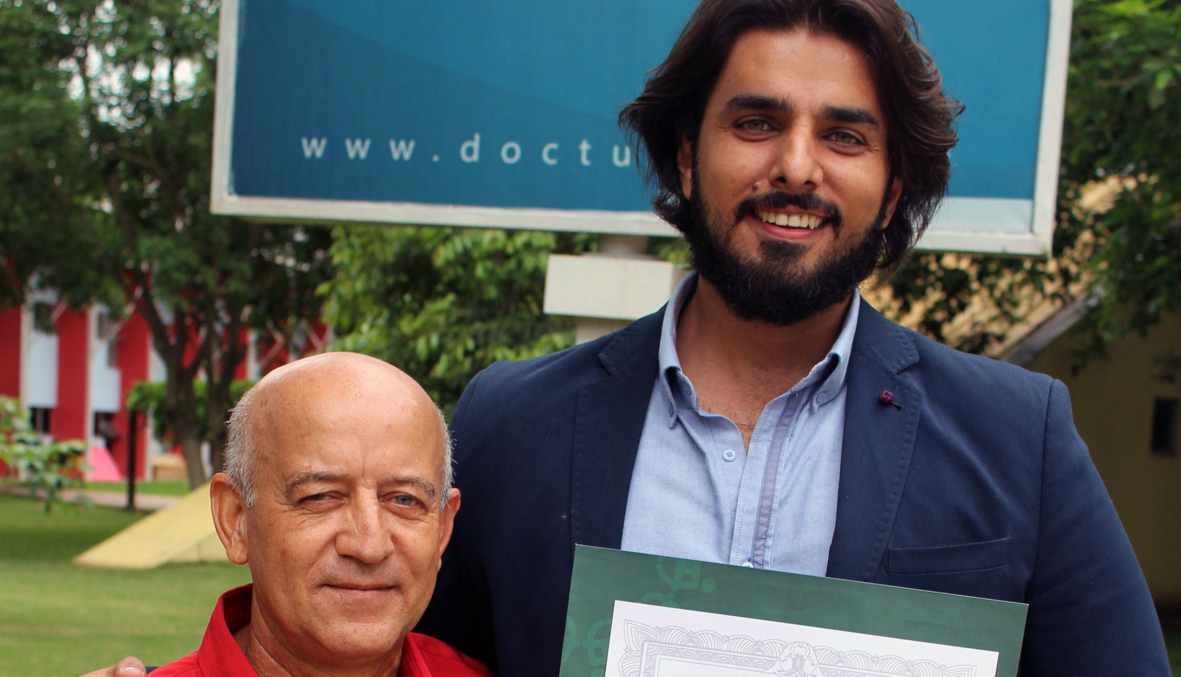 Coordenador do curso de Direito da Doctum Teófilo Otoni recebe homenagem da Câmara Municipal