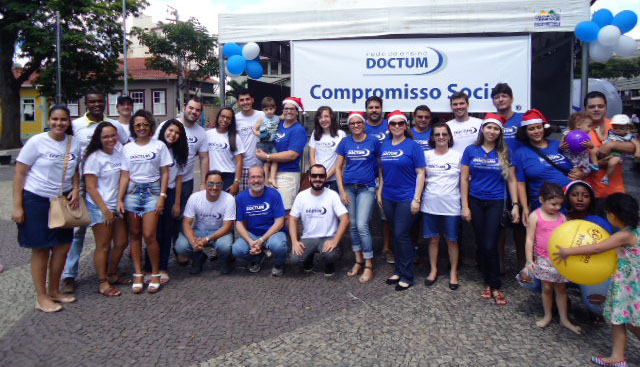 Natal Solidário da Doctum movimenta o centro de Cataguases