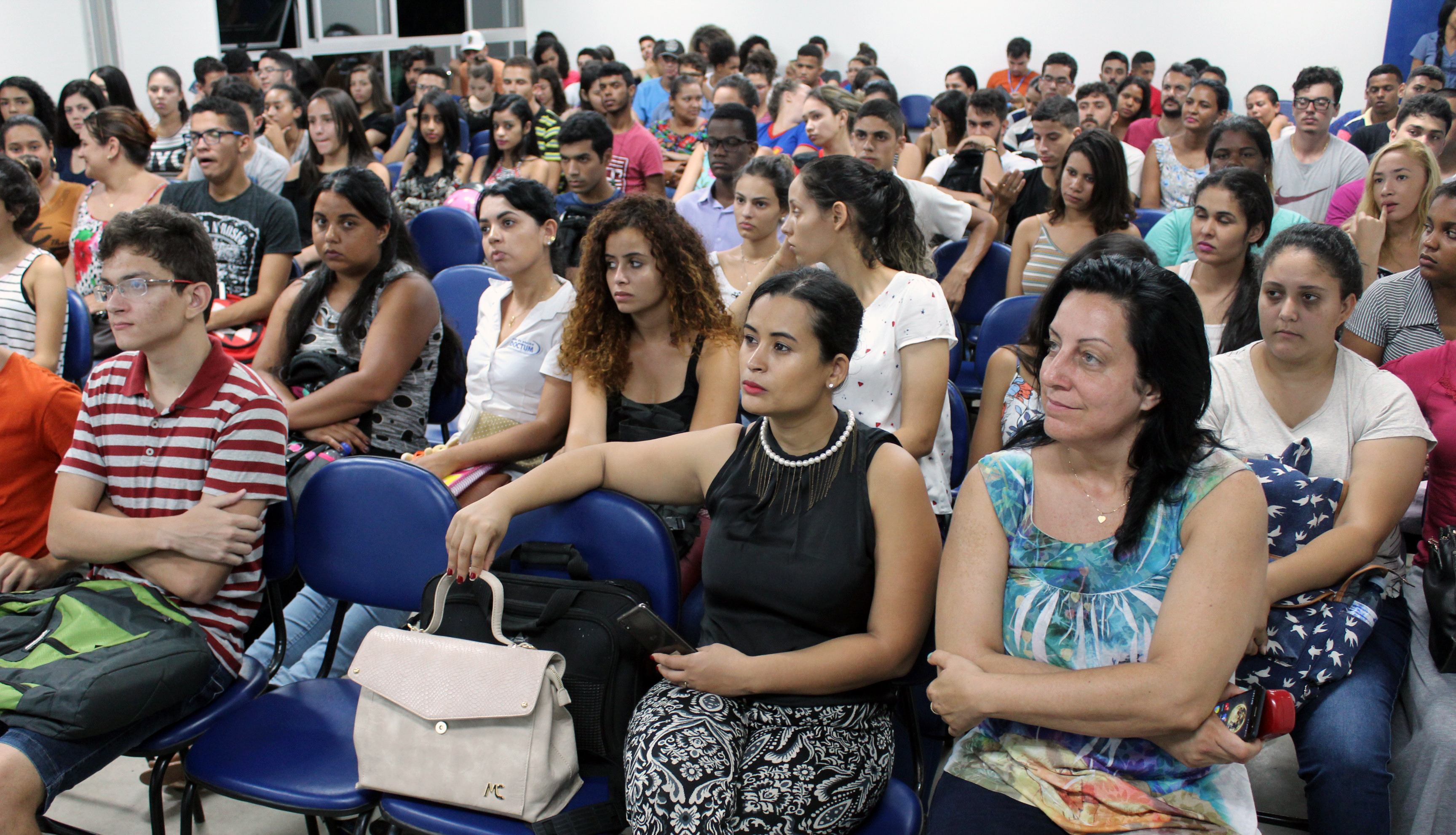 Calouros participam da apresentação institucional nas Faculdades Unificadas Doctum de Teófilo Otoni