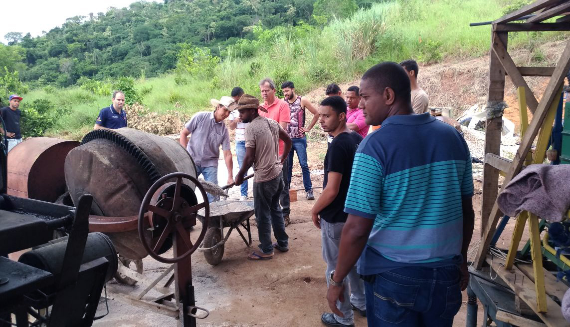 Alunos de Engenharia Civil realizam visita técnica à obra da APAC Agrícola em Teófilo Otoni