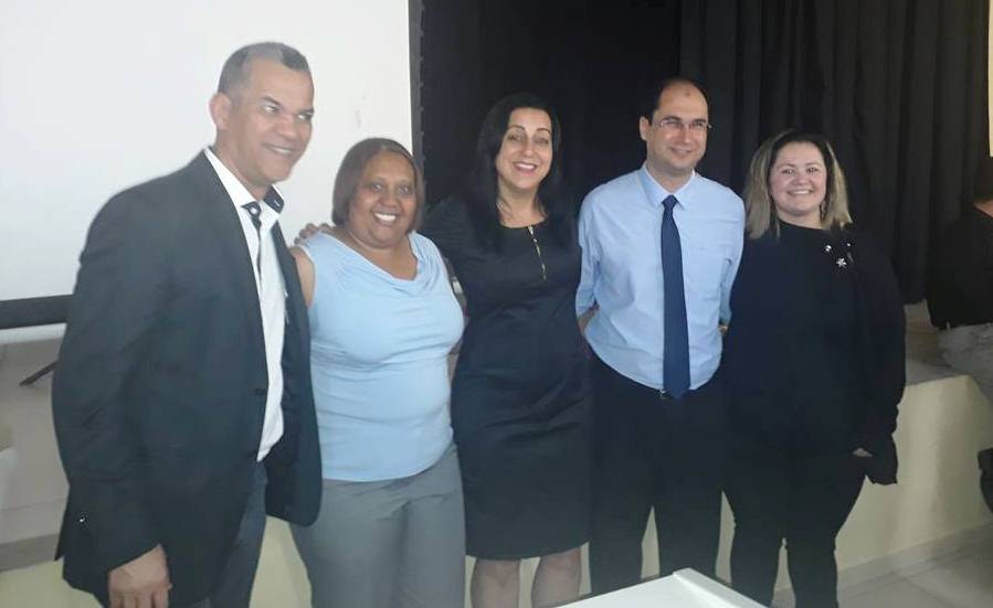 Alunos de Teófilo Otoni participam de palestra com professora da Universidade da Flórida