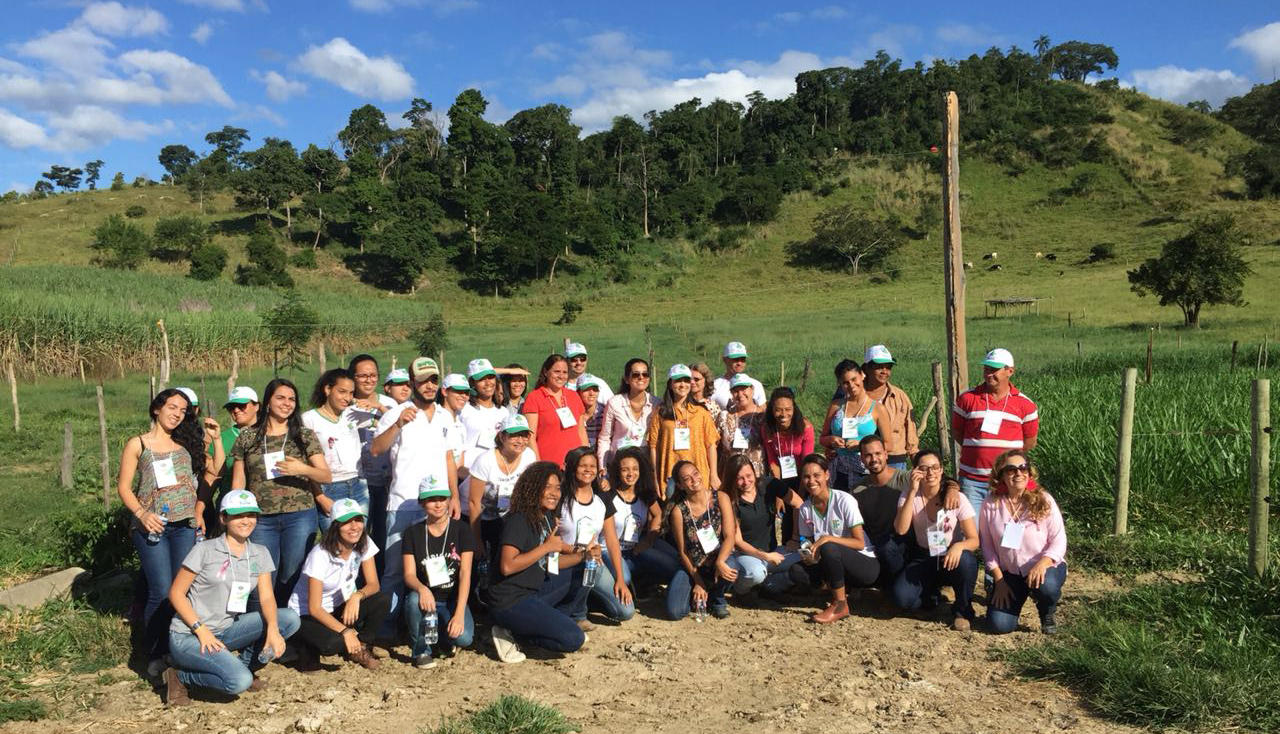 Alunos de Medicina Veterinária participam de visita técnica à Fazenda Monte Verde