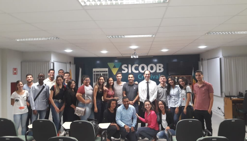 Alunos das Gerenciais participam de visita técnica ao Sicoob Credivale, em Teófilo Otoni