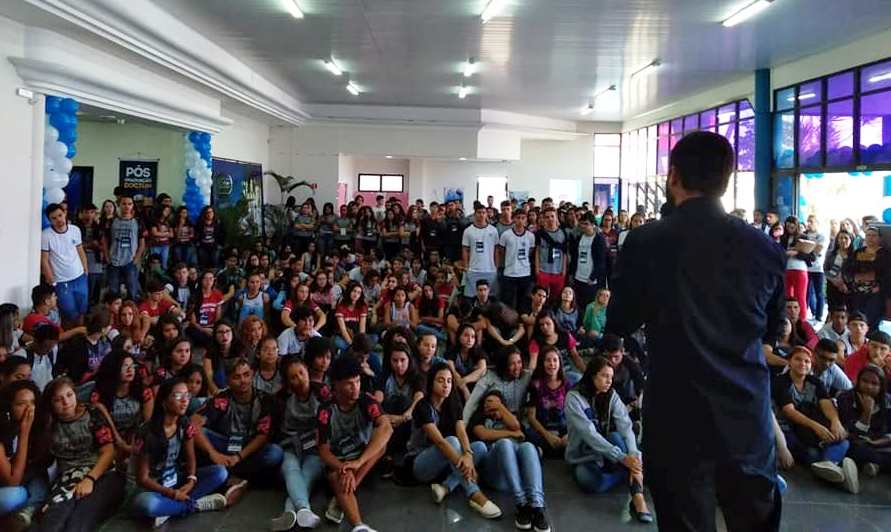 Feira de Profissões da unidade Guarapari recebeu 11 escolas da região