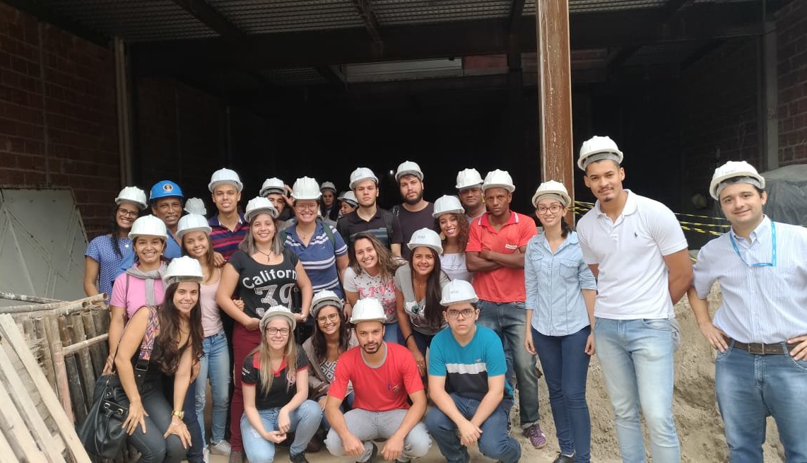 Alunos de Teófilo Otoni participam de visita técnica com foco em estruturas metálicas