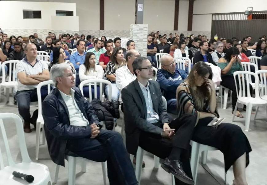 Alunos de Administração de Iúna participaram de evento do Sicoob