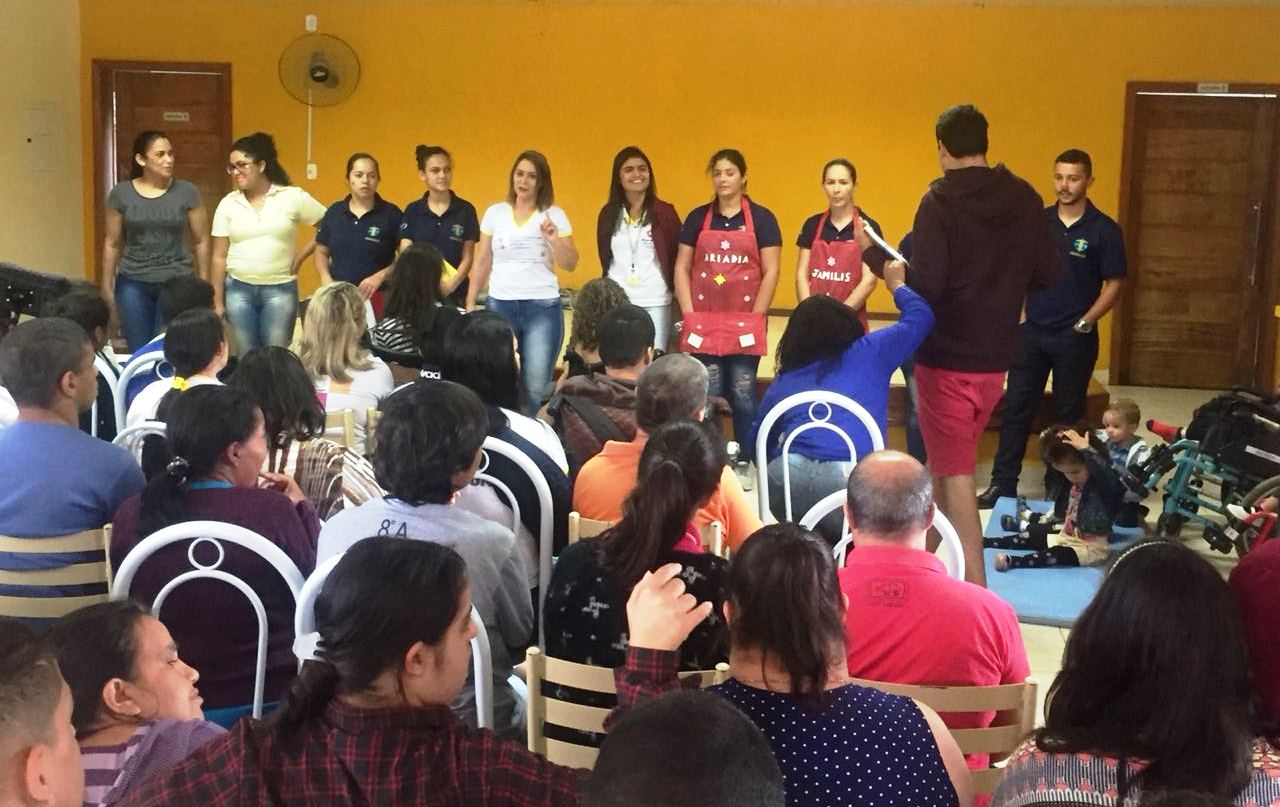 Turma de Pedagogia participa da Semana do Excepcional na APAE de Iúna