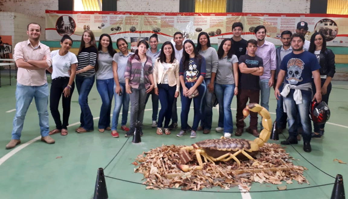 Alunos de Medicina Veterinária visitam Exposição de Animais Peçonhentos e Venenosos da Fundação Ezequiel Dias