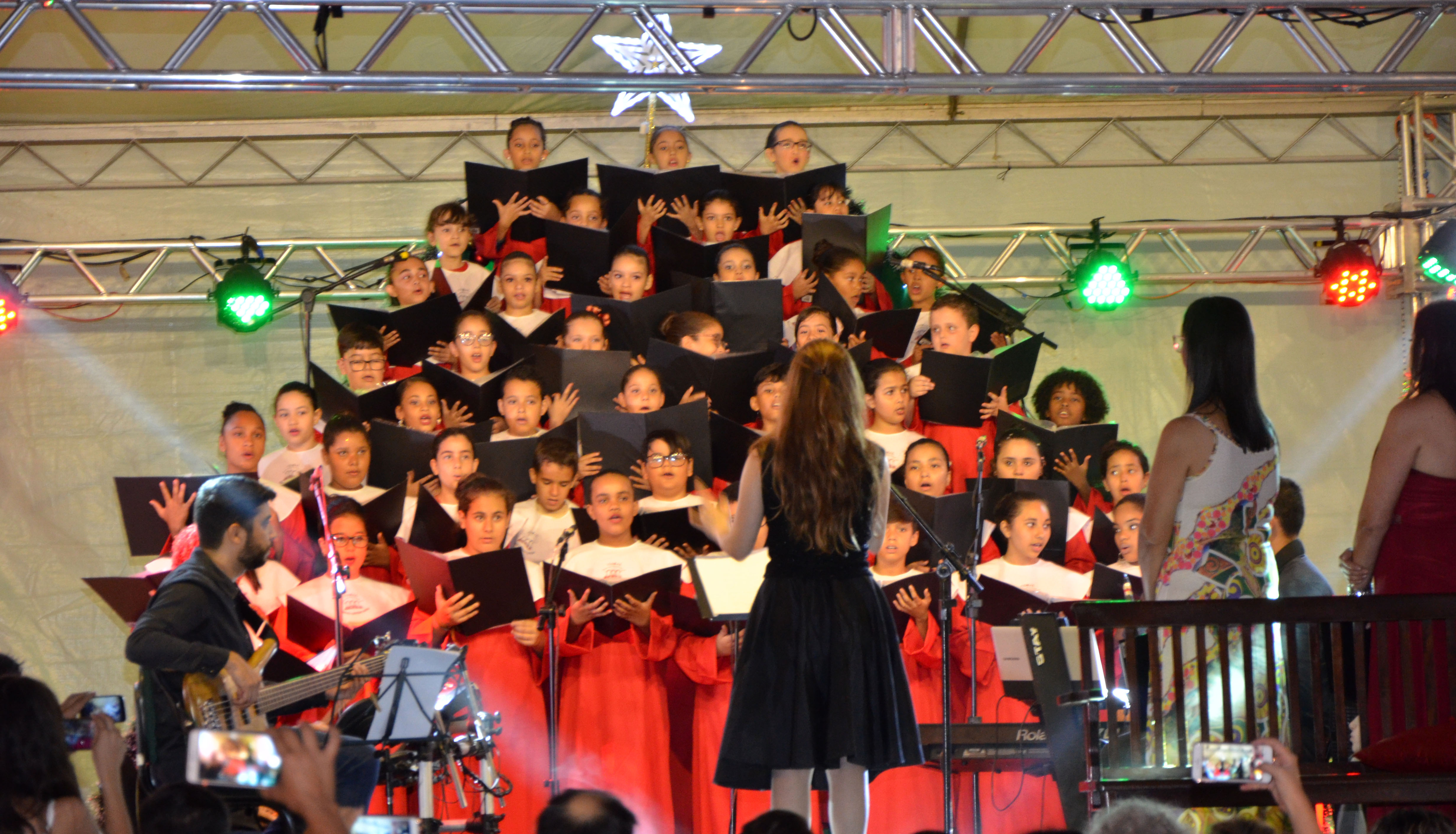 Com apoio da Doctum, ‘Coral Mariana Azevedo Leitão’ realiza Cantata de Natal 2018 em Caratinga