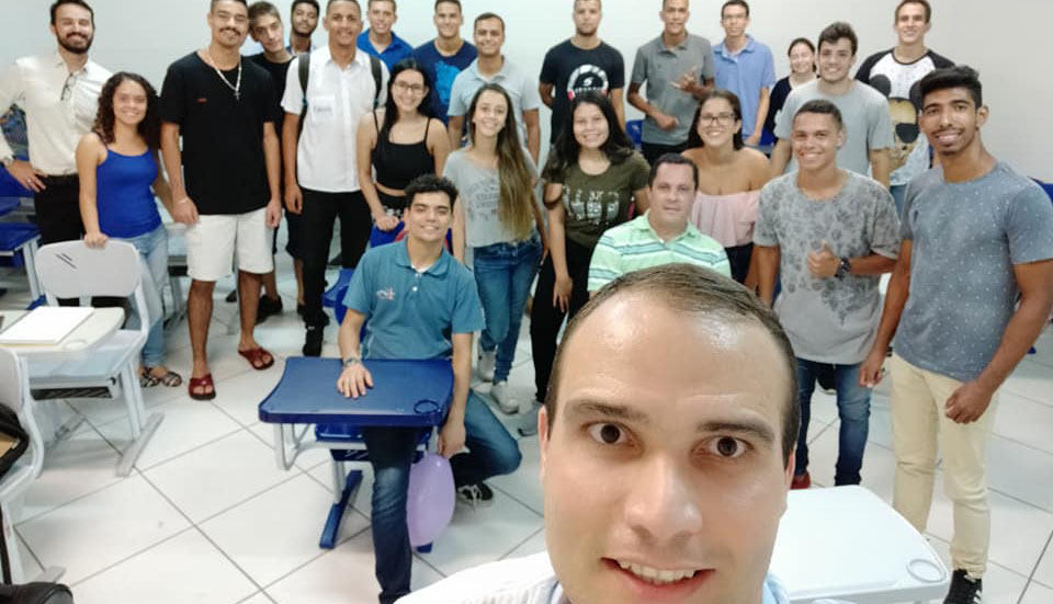 Em Caratinga, curso de Administração promove dinâmica criativa com alunos do 1° período