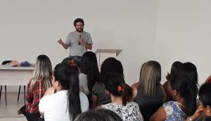 Dr. Igor Siqueira, ministrando curso