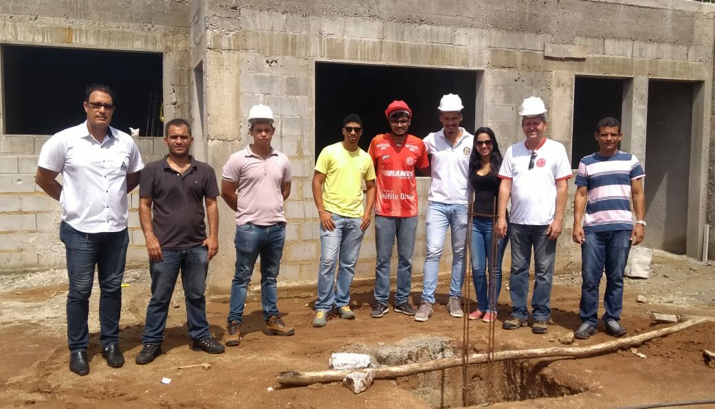 Alunos de Engenharia Civil realizam visita técnica em obra da APAC de Teófilo Otoni