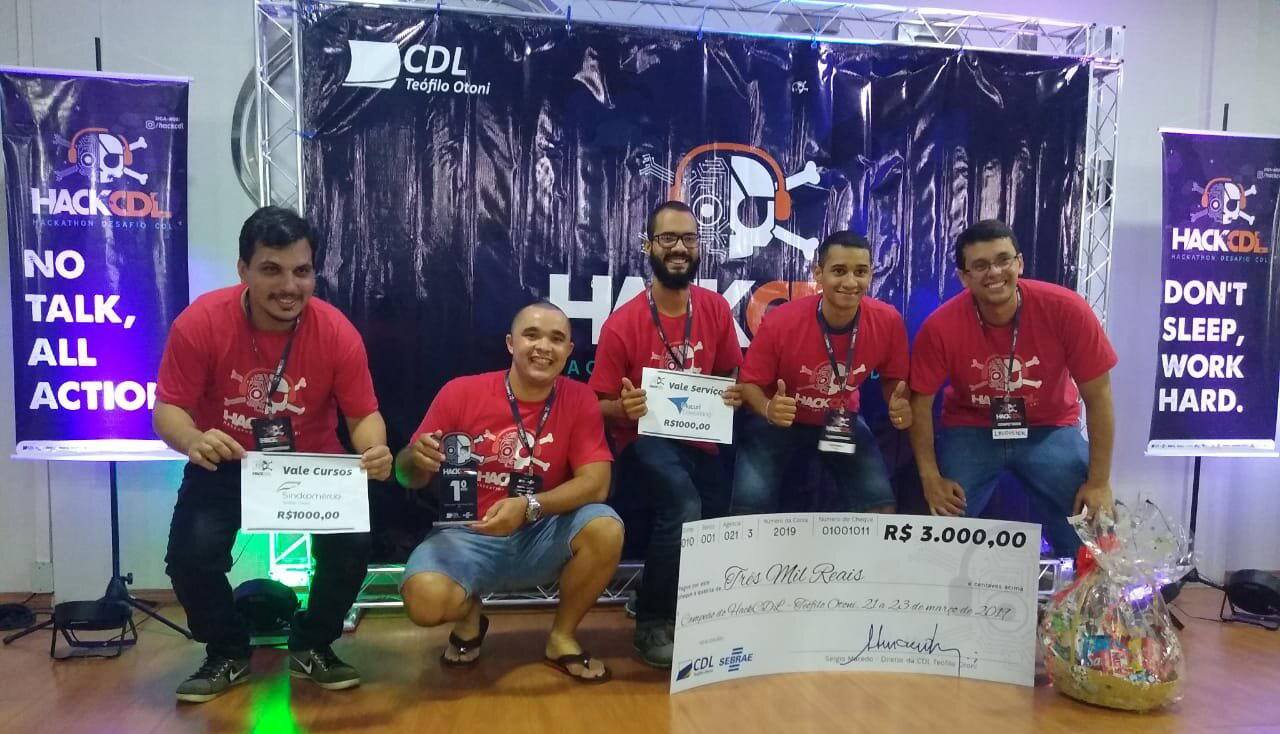 Equipe com professores de Sistemas de Informação UniDoctum vence o HackCDL 2019