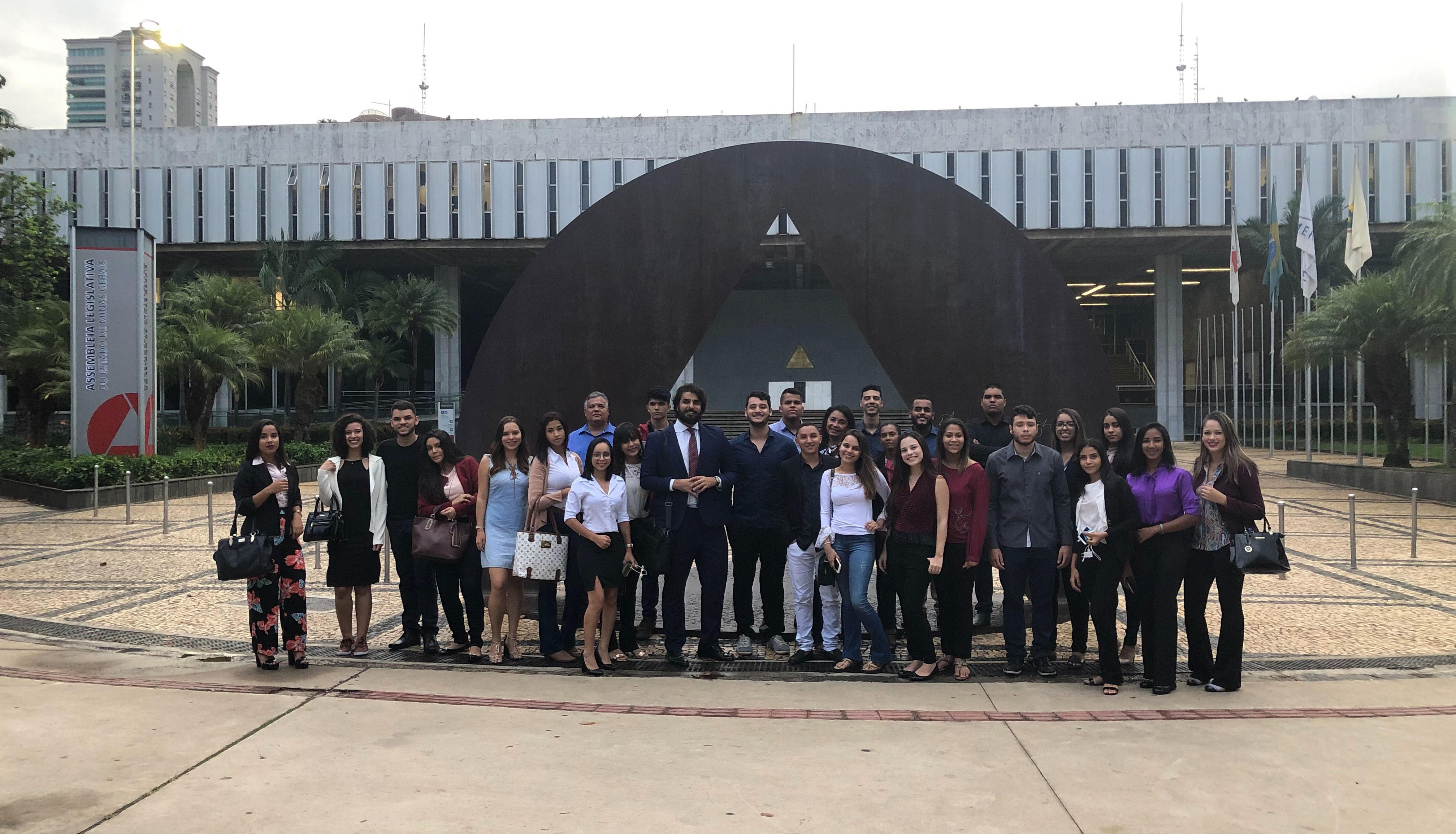 Curso de Direito do UniDoctum Teófilo Otoni promove visita ao Tribunal de Justiça e Assembleia Legislativa de Minas Gerais